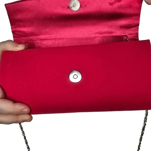 Timeless Beauty Clutch - Picture 4 of 5